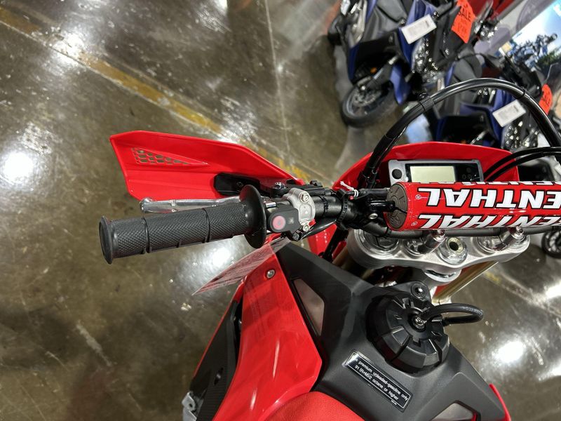 2025 Honda CRF450X  in a RED exterior color. Del Amo Motorsports of Redondo Beach (424) 390-7811 delamomotorsports.com 