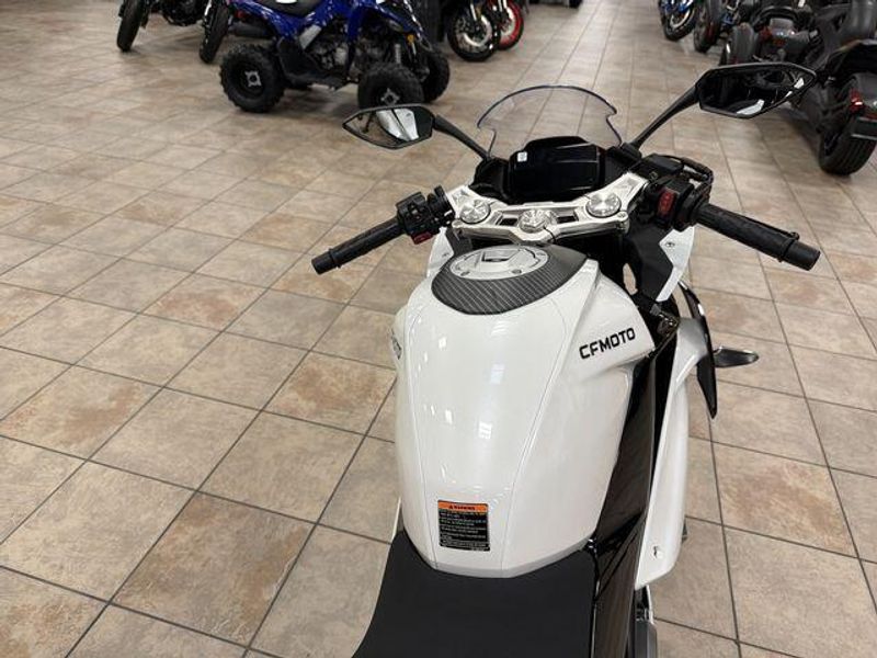 New 2025 CFMOTO 300SS Image 21