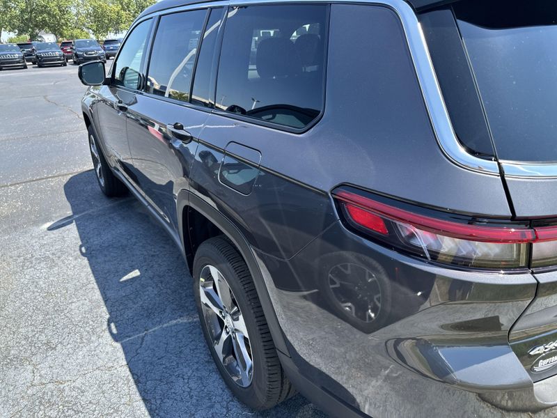 New 2025 Jeep Grand Cherokee L Limited 4x4Image 10