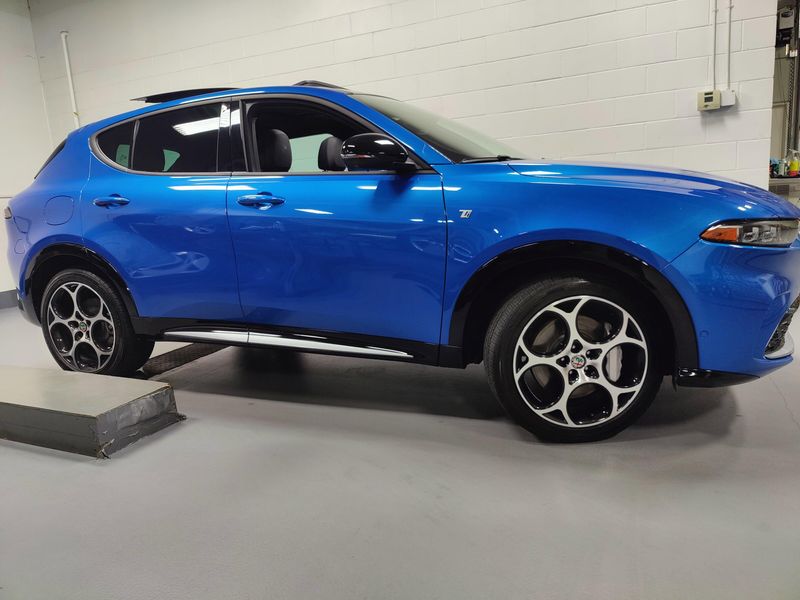 Used 2024 Alfa Romeo Tonale Ti eAWD w/Sunroof/Activ AsstImage 3