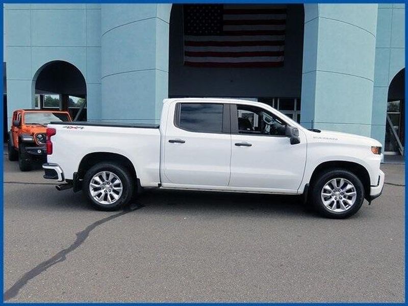 2021 Chevrolet Silverado 1500 Custom photo 2