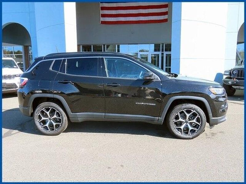 2025 Jeep Compass LimitedImage 2