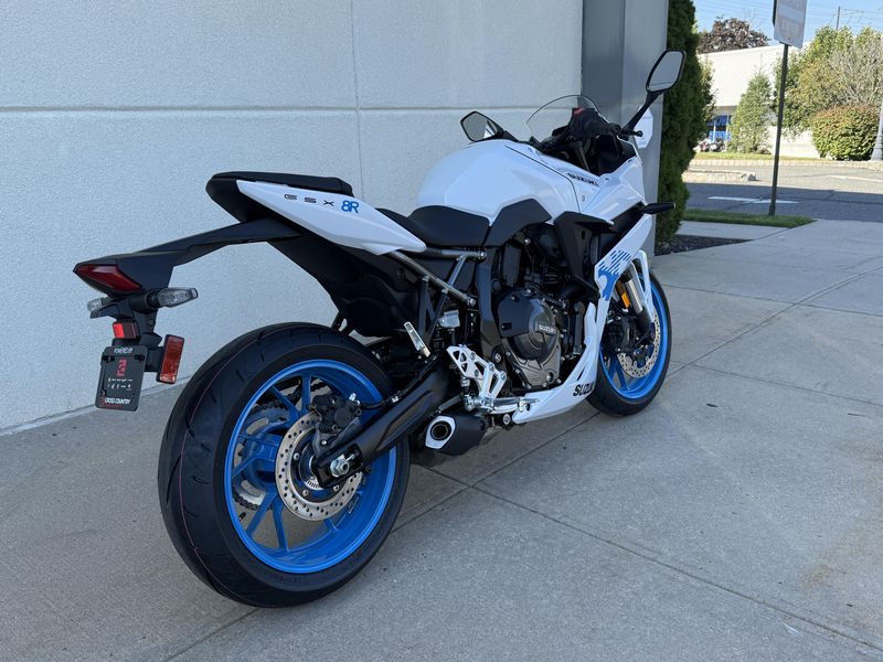 2026 Suzuki GSX 8RImage 3
