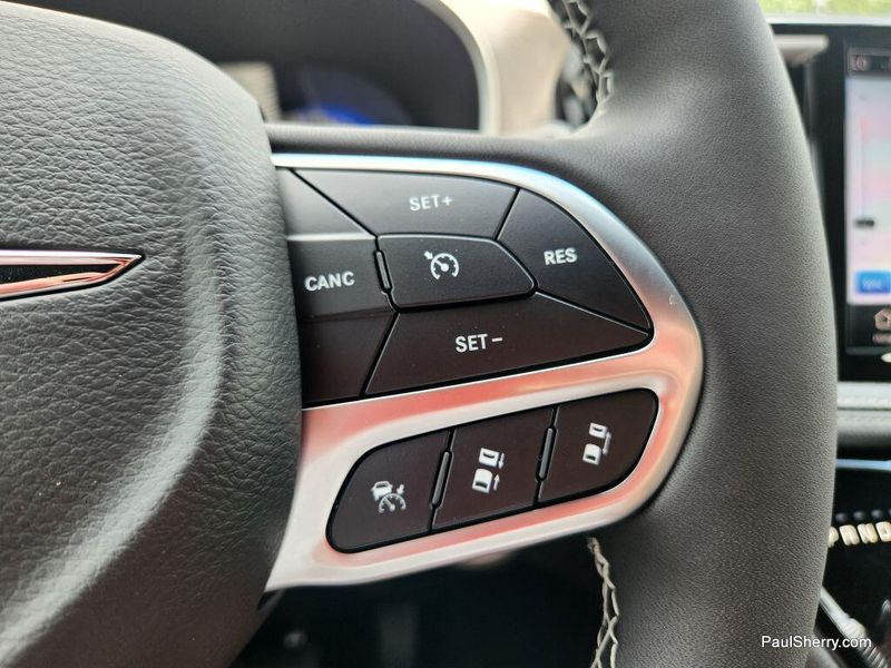 New 2026 Chrysler Pacifica Select