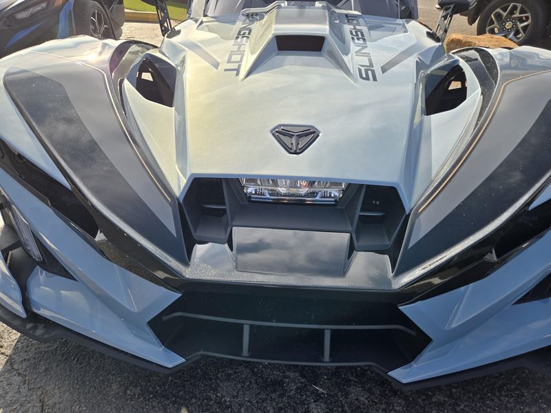 NEW 2026 POLARIS SLINGSHOT SIGNATURE EDITION AUTODRIVE Image 9