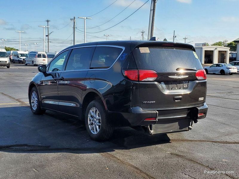Used 2023 Chrysler Voyager LXImage 12