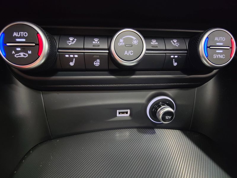 New 2025 Alfa Romeo Stelvio AwdImage 24