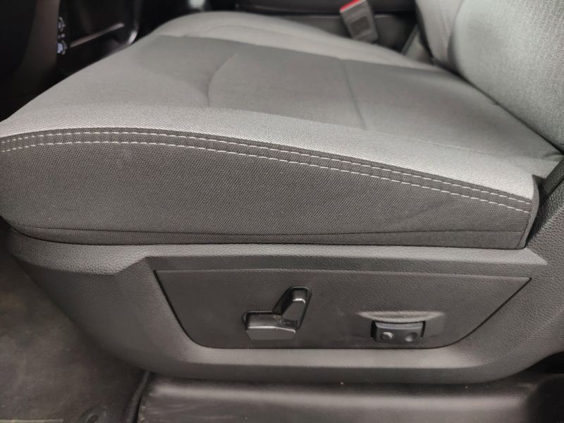 Used 2024 RAM 2500 Big Horn Crew Cab 6.4L V8 4x4Image 13