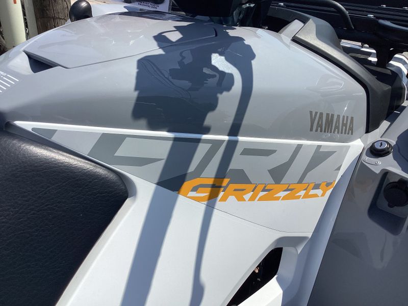 2024 Yamaha GRIZZLY EPS WHITE AND ARMOR GRAYImage 9