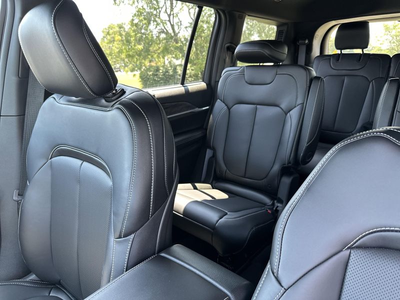 New 2025 Jeep Grand Cherokee L Limited 4x4Image 32