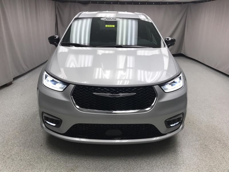 Used 2026 Chrysler Pacifica SelectImage 6