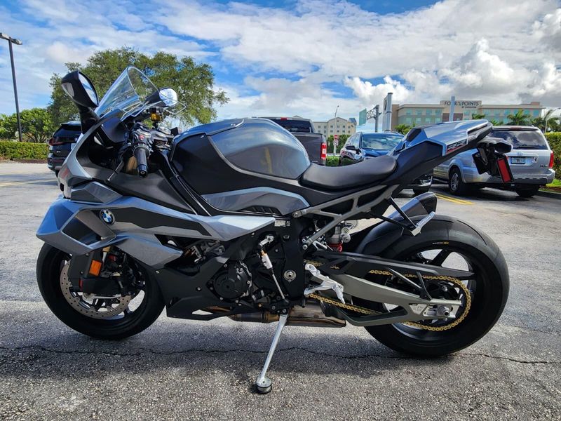 2025 BMW S 1000 RRImage 1