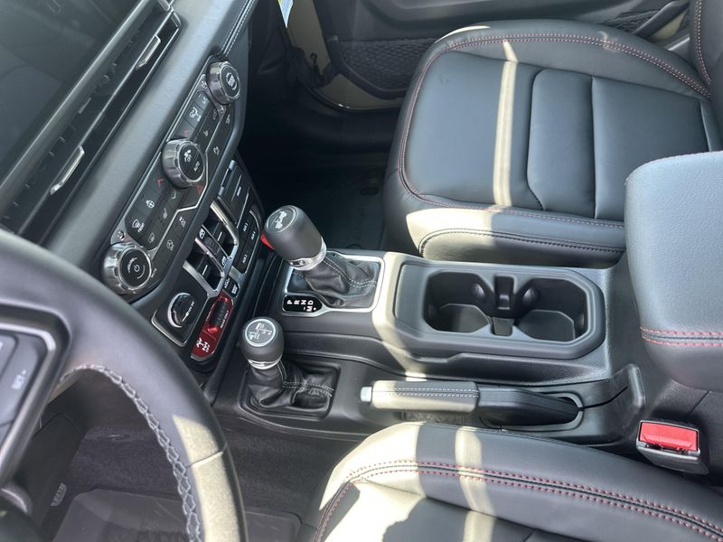 New 2025 Jeep Wrangler 4-door Rubicon XImage 26