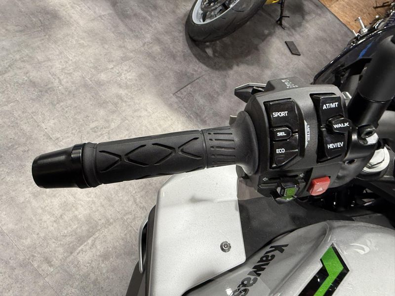 Used 2024 Kawasaki Z7 Hybrid ABS Image 11