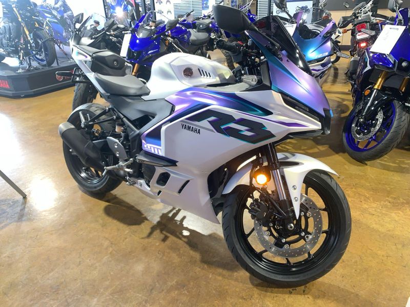 New 2025 Yamaha YZF-R3 ABS Image 3