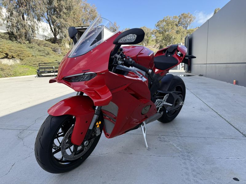 New 2025 Ducati PANIGALE V4 Image 13