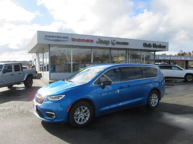 New 2026 Chrysler Pacifica SelectImage 31