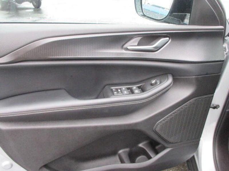 Used 2024 Jeep Grand Cherokee L AltitudeImage 16