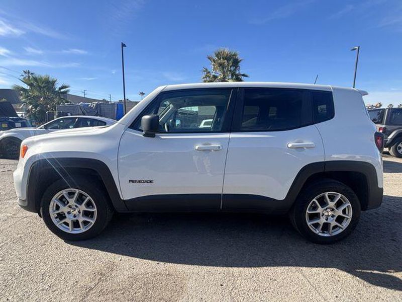 Used 2023 Jeep Renegade LatitudeImage 2