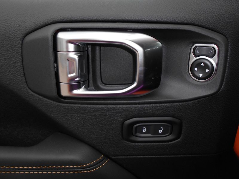 2025 Jeep Wrangler 4-door SaharaImage 21