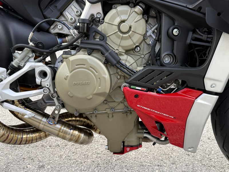 2022 Ducati Streetfighter V4 S