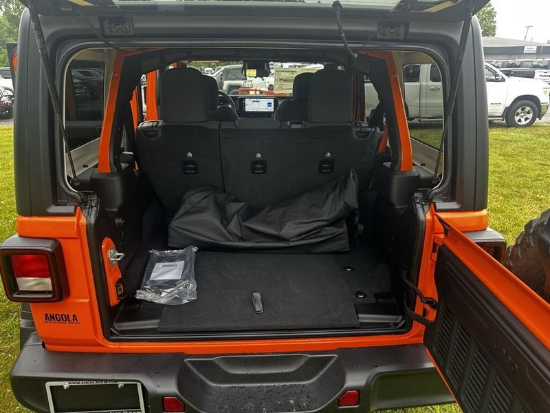 2025 Jeep Wrangler Unlimited Willys photo 12