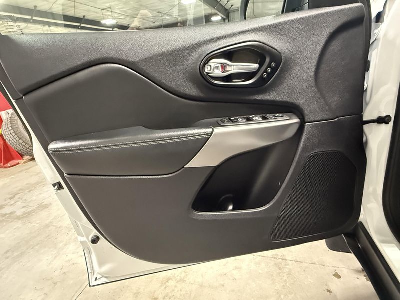 Used 2022 Jeep Cherokee LimitedImage 21