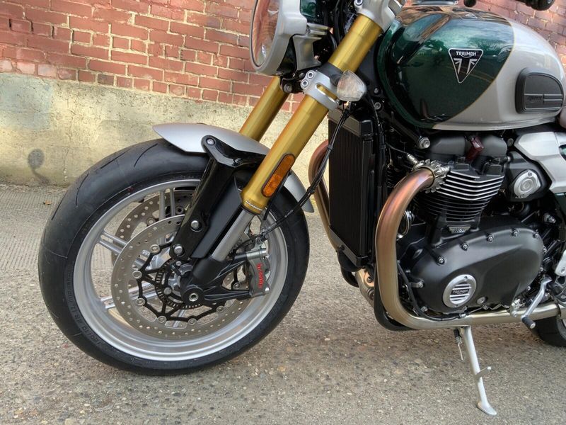 2027 Triumph SPEED TWIN 1200 CAFE RACER