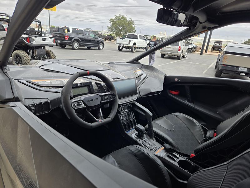 2025 Can-Am MAVERICK R MAX X RS 999T DCT TRIPLE BLACK Image 8