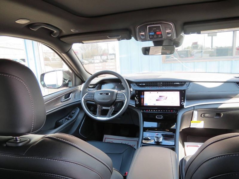 New 2026 Jeep Grand Cherokee Limited 4x4Image 21