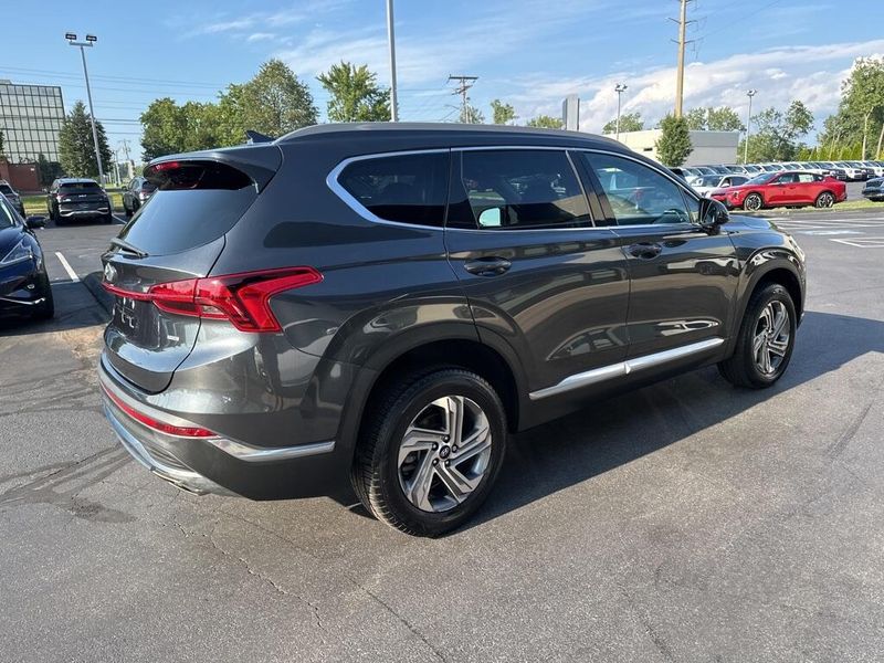 Used 2022 Hyundai Santa Fe SELImage 5