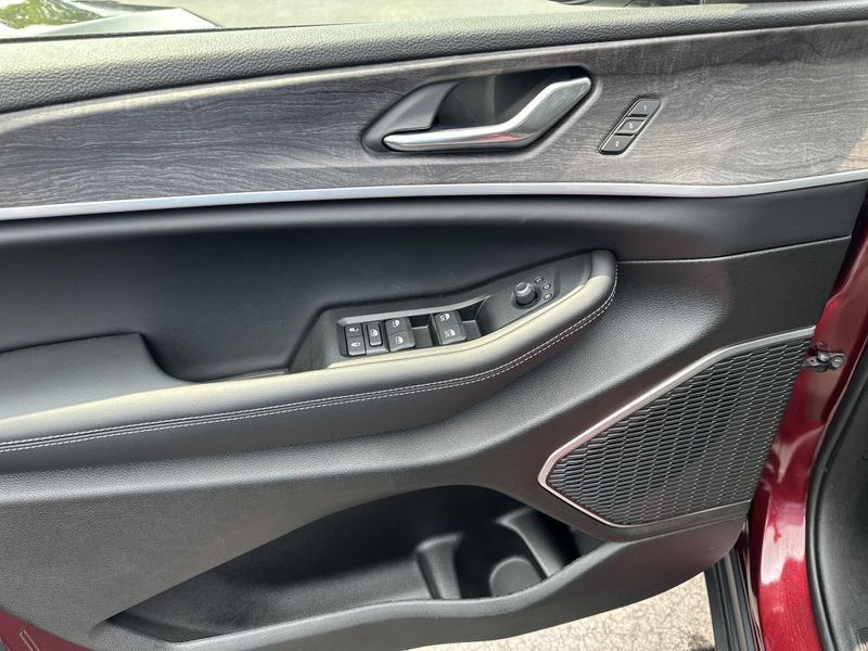 New 2025 Jeep Grand Cherokee Limited 4x4Image 22