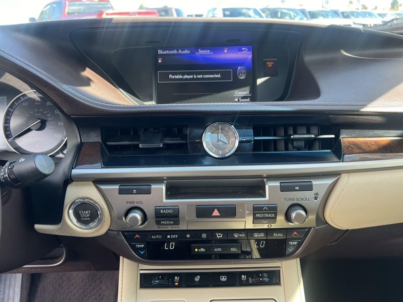 2017 Lexus ES 350Image 16
