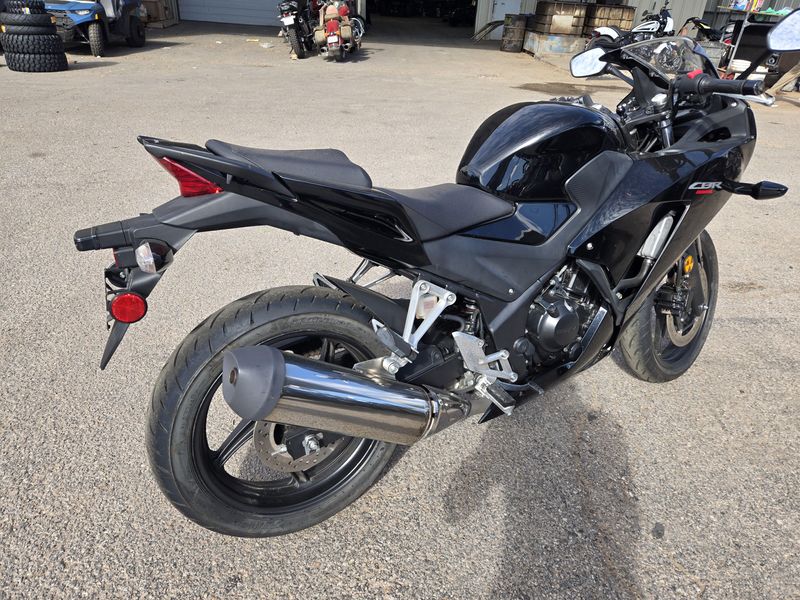 USED 2015 HONDA CBR 300R Image 5