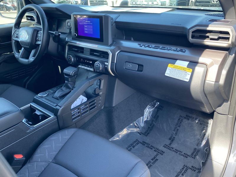 2025 Toyota Tacoma SR5Image 9