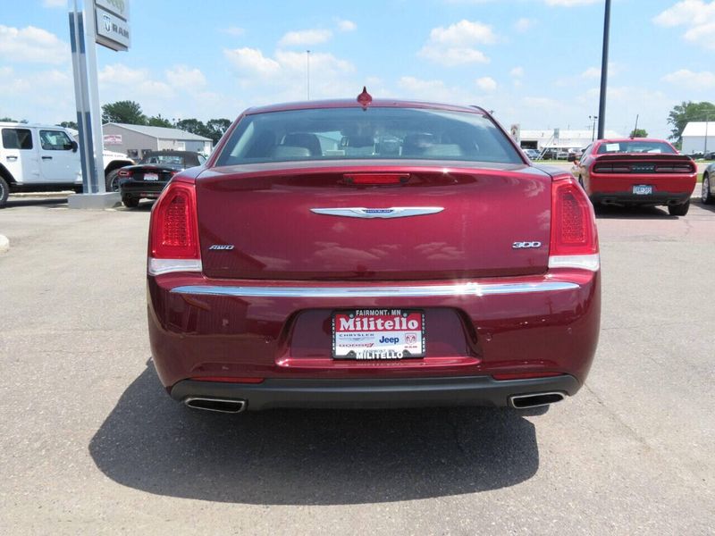 2019 Chrysler 300 Limited AWD 4dr SedanImage 7