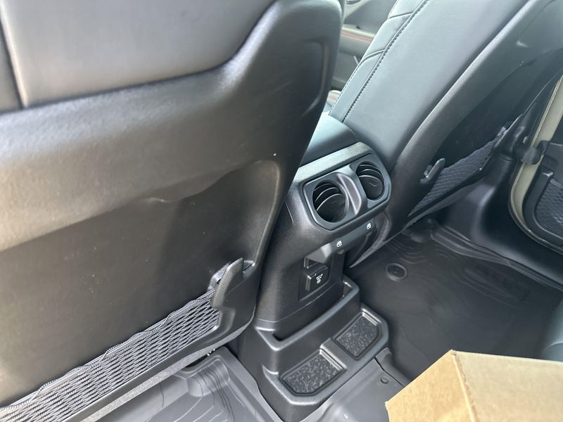 New 2025 Jeep Wrangler 4-door Rubicon XImage 15