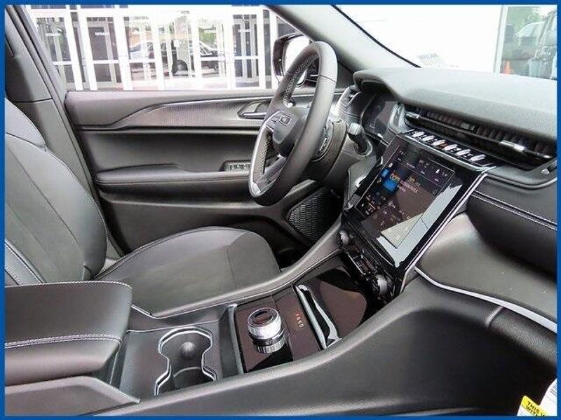 2025 Jeep Grand Cherokee Image 8
