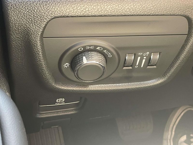 New 2026 Jeep Grand Cherokee Laredo Altitude 4x2