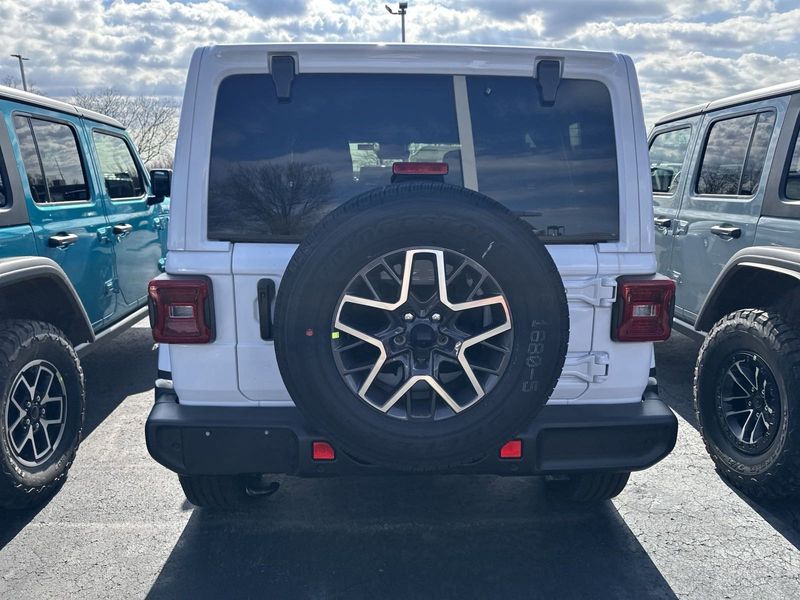 2024 Jeep Wrangler 4-door SaharaImage 8