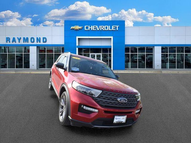 Used 2024 Ford Explorer XLTImage 9