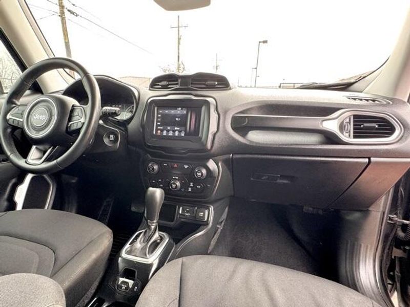 Used 2018 Jeep Renegade LatitudeImage 9