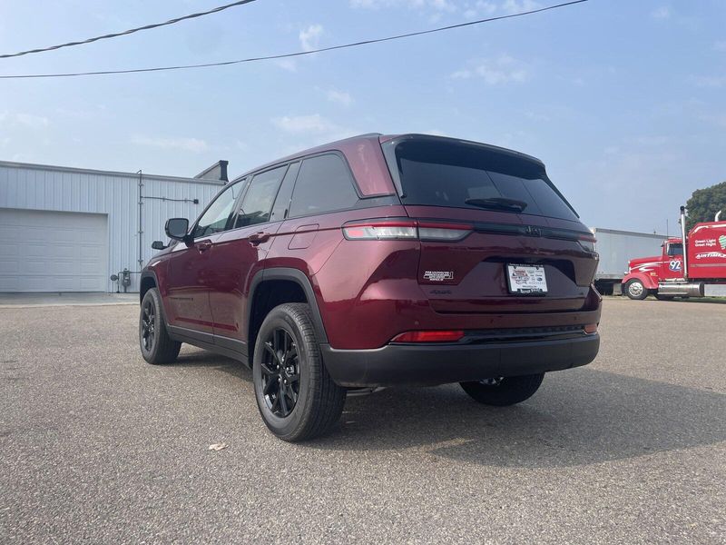 2024 Jeep Grand Cherokee Altitude XImage 6