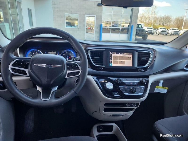 2022 Chrysler Voyager LXImage 40