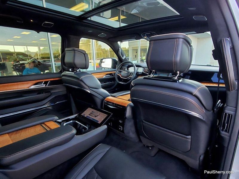2024 Jeep Grand Wagoneer L III photo 47