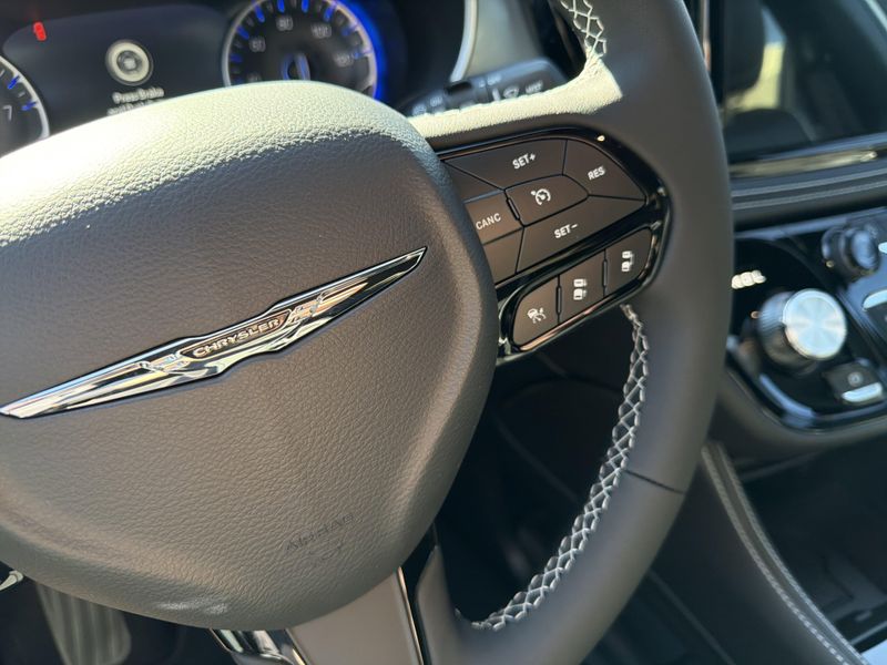 New 2026 Chrysler Pacifica LimitedImage 26