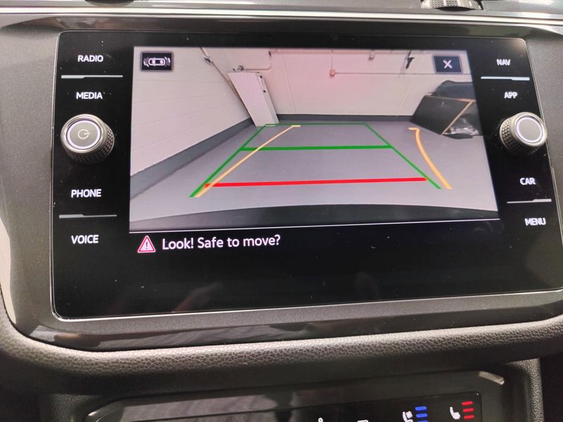 Used 2024 Volkswagen Tiguan AWD SEL R-Line w/Sunroof/NavImage 14