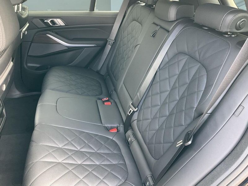 2025 BMW X5 xDrive50eImage 28