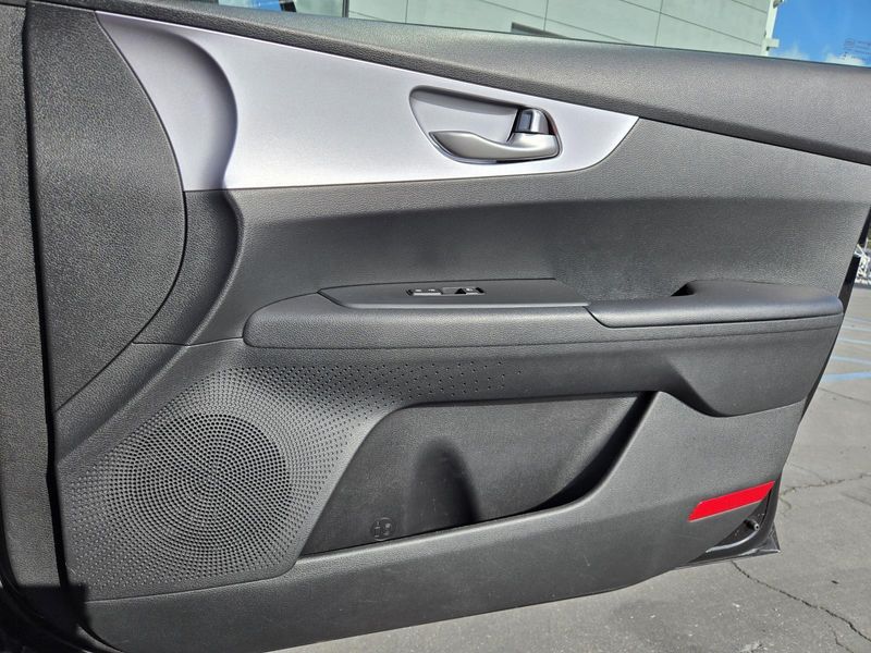 2022 Kia Forte LXS photo 28
