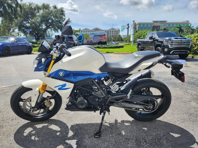 2021 BMW G 310 R  in a POLAR WHITE exterior color. BMW Motorcycles of Miami 786-845-0052 motorcyclesofmiami.com 